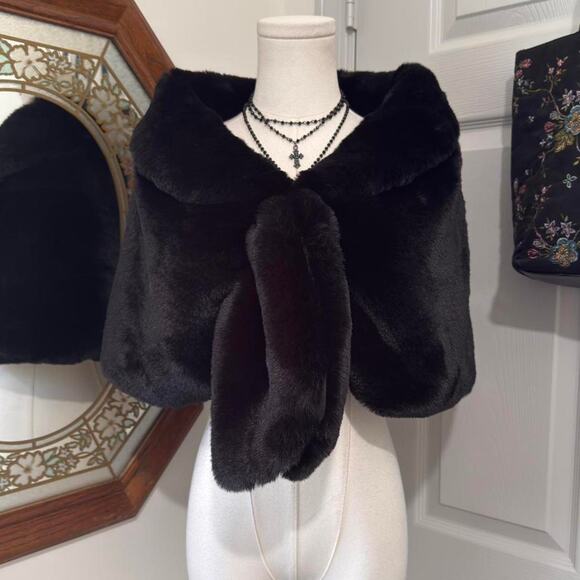 Caracilia Black Super Soft Velvety Faux Fur Glamorous Gothic Shoulder Wrap S - Picture 1 of 8